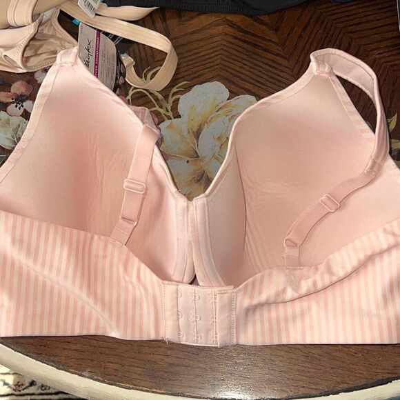 Playtex Secrets All Over Smoothing Seamless Full-Coverage Underwire T-Shirt Bra - Picture 3 of 5